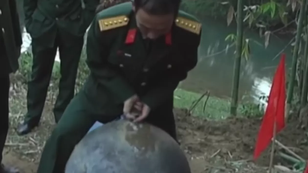 Vietnam: 3 sfere metalice au căzut din cer. Localnicii declară că s-a auzit un sunet precum cel produs de tunet