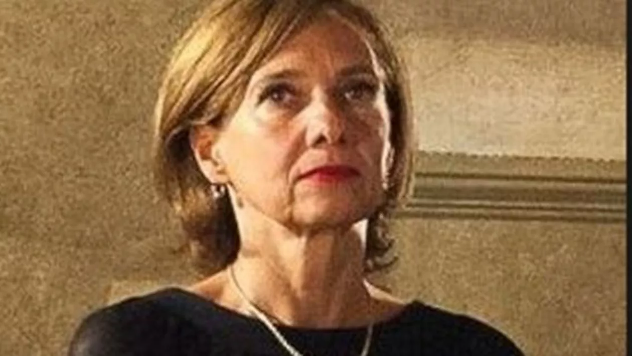 Carmen Iohannis, criticată de o româncă din străinătate: Ce ar fi să vă opriţi din shopping şi să mergeţi în vizită prin orfelinatele patriei?