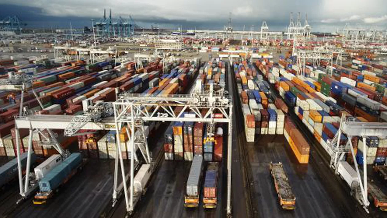 Olanda: Grevă de 24 de ore în portul din Rotterdam. Este prima din ultimii 13 ani