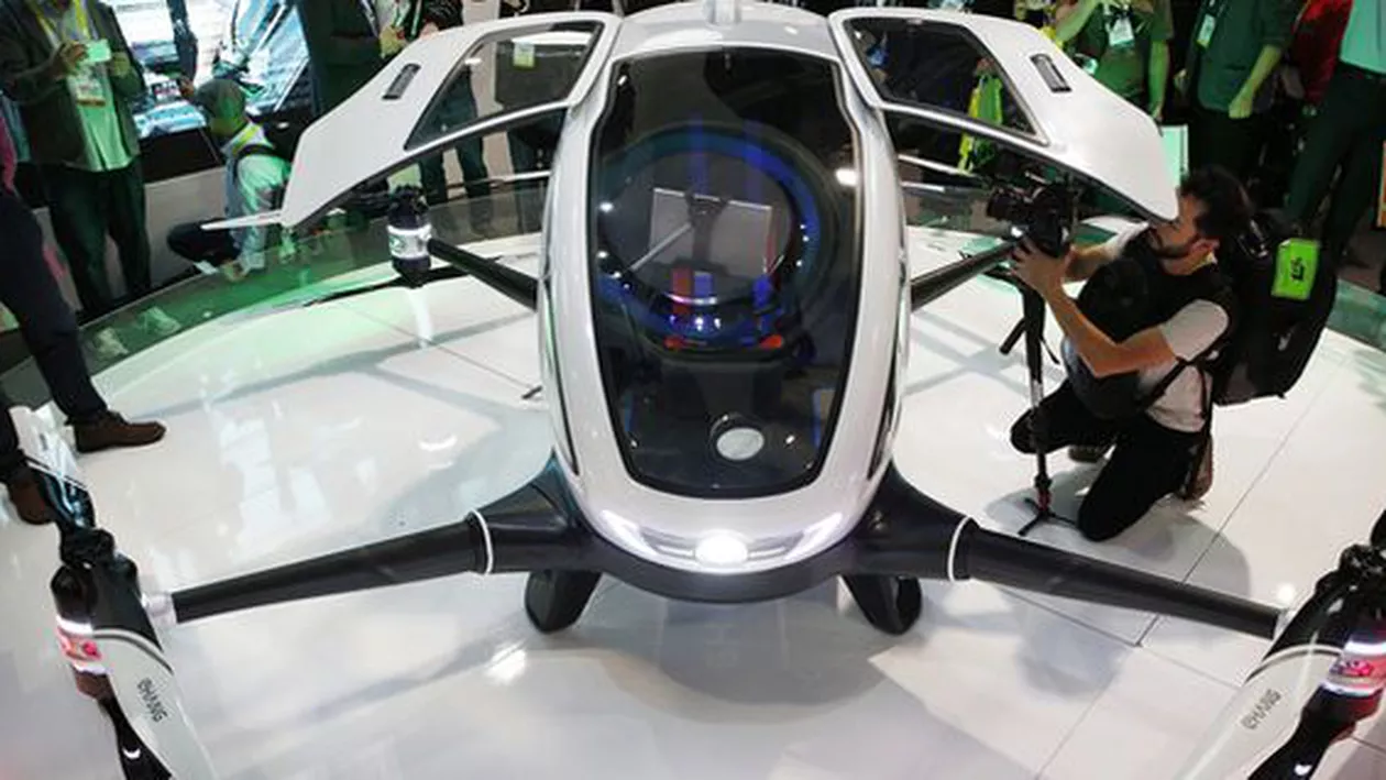 O companie chineză a inventat o dronă care poate transporta oameni (VIDEO)