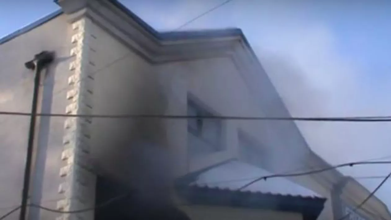 Cel puțin 20 de persoane au fost rănite în urma unei explozii care s-a produs la un local din centrul Chișinăului: Administratorii localului au fost reţinuţi pentru 72 de ore  (VIDEO)