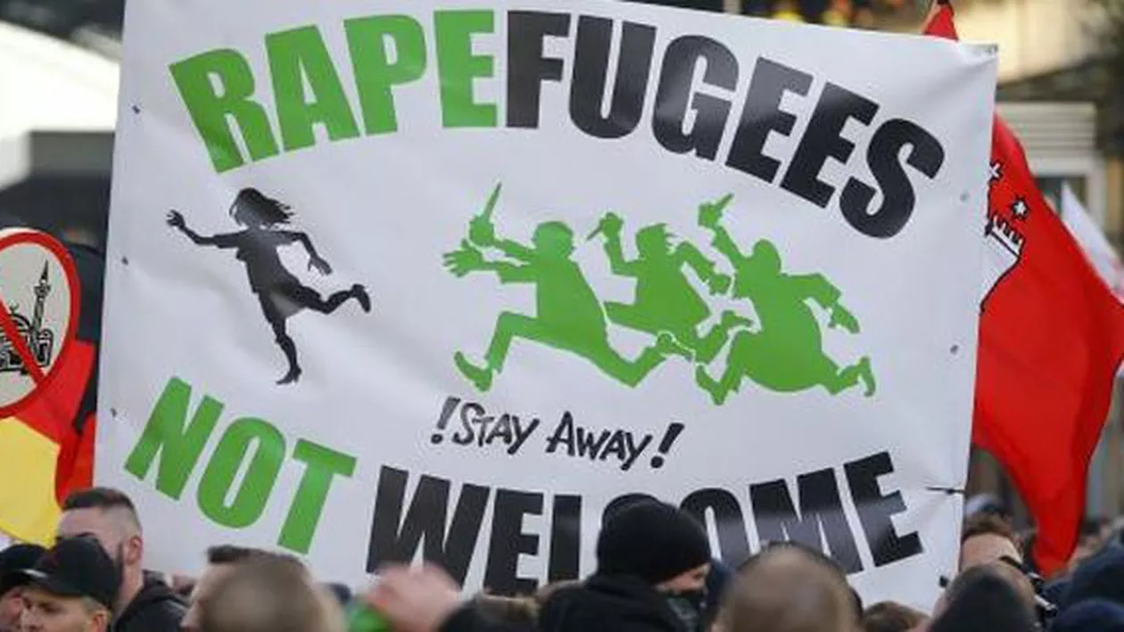 Proteste împotriva refugiaților, la Koln: Polițiștii au folosit cu tunuri cu apă pentru a-i linişti pe manifestanți (VIDEO)