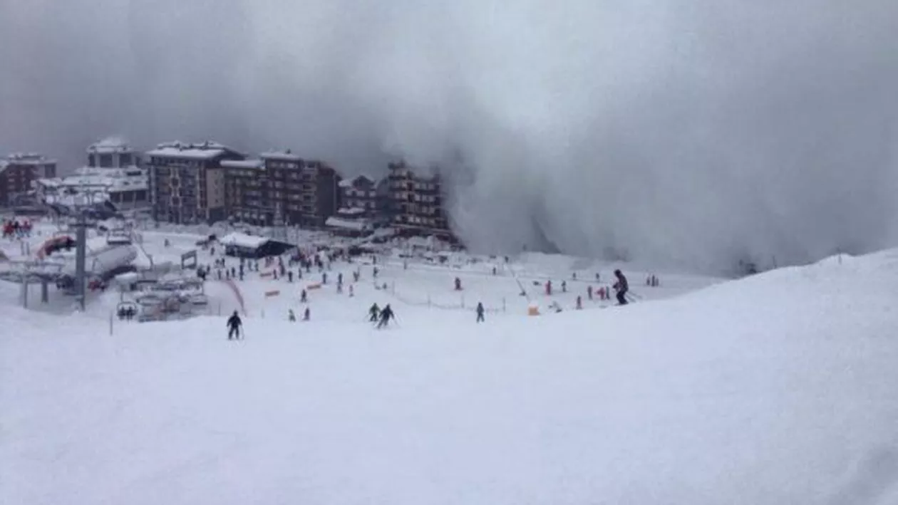 Italia: Avalanșă de zăpadă într-o stațiune montană, surprinsă de camerele de supraveghere (VIDEO)