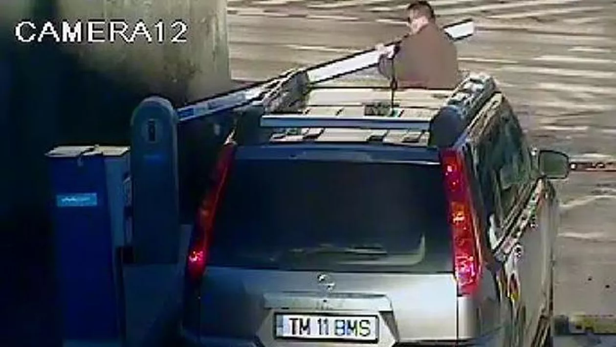 Timișoara: Un bărbat a rupt intenționat bariera de la parcarea Consiliului Județean, pentru a nu plăti parcarea (VIDEO)