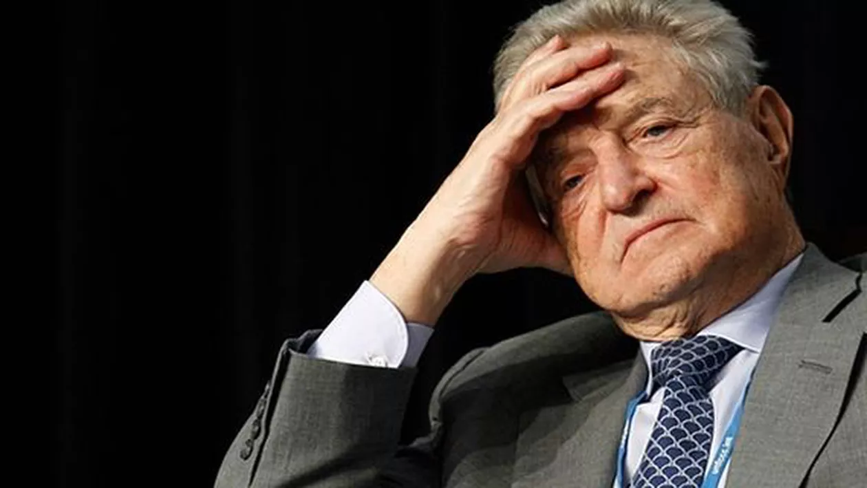 Rusia: Peste 50 de cărți publicate cu sprijinul Fundației Soros, arse în curtea unui liceu