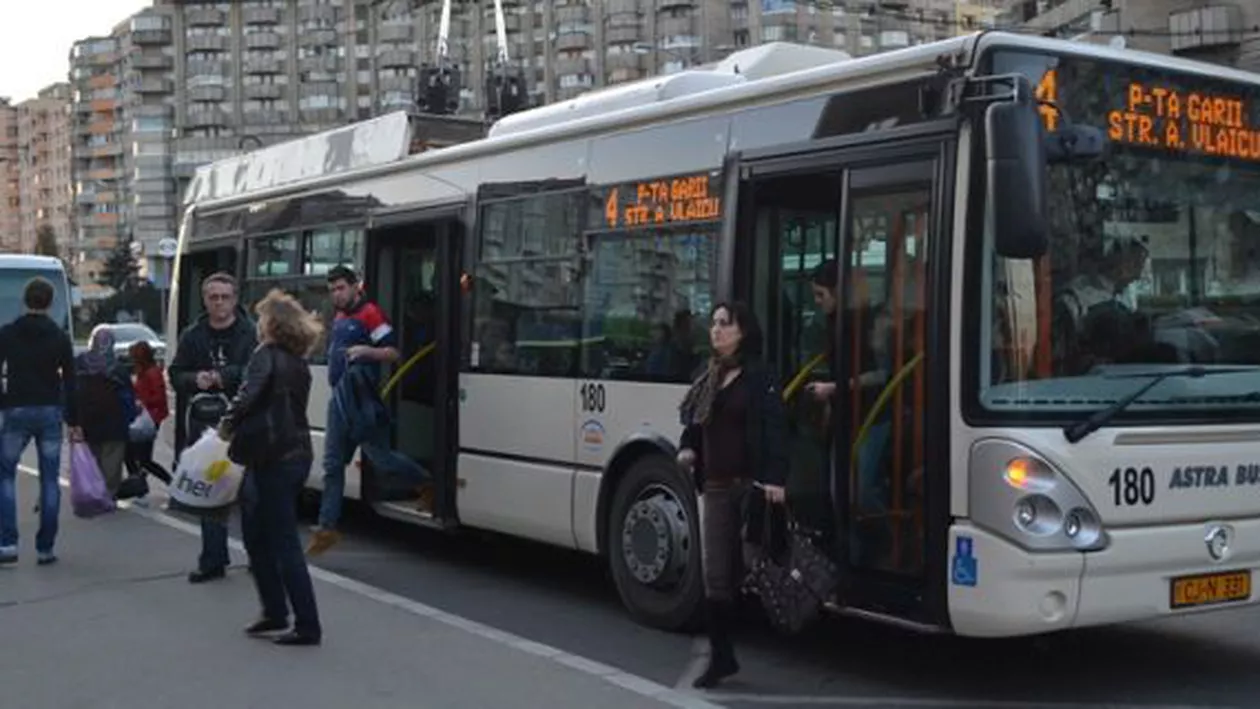 Cluj: Un tânăr care călătorea într-un autobuz cu un cuțit în mână, internat la Clinica de Neuropsihiatrie