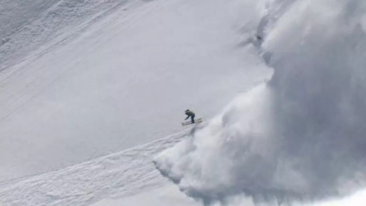 A crescut riscul de avalanșă în Bucegi și Făgăraș, la peste 1.800 de metri