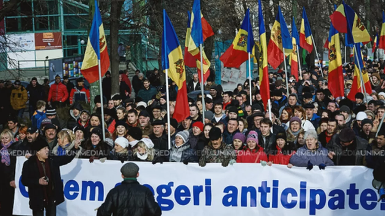 Republica Moldova: 30.000 de oameni au cerut în stradă alegeri anticipate