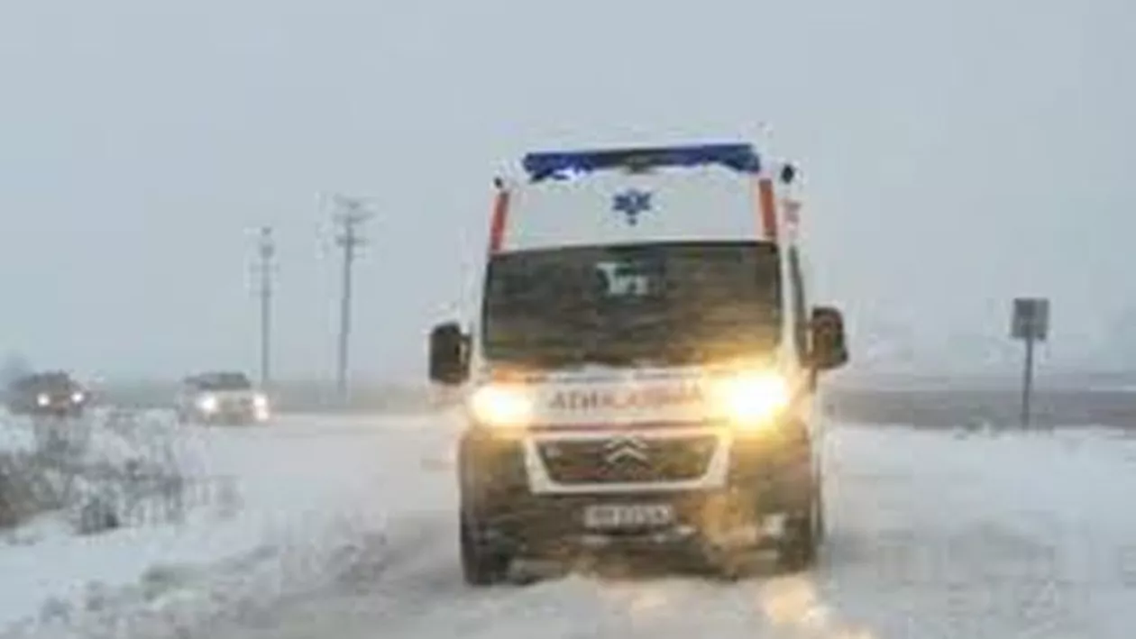 O femeie însărcinată din Vaslui a pierdut sarcina pentru că ambulanța nu a putut ajunge la ea. În Constanța, o gravidă a fost transportată în Bulgaria pentru a naște