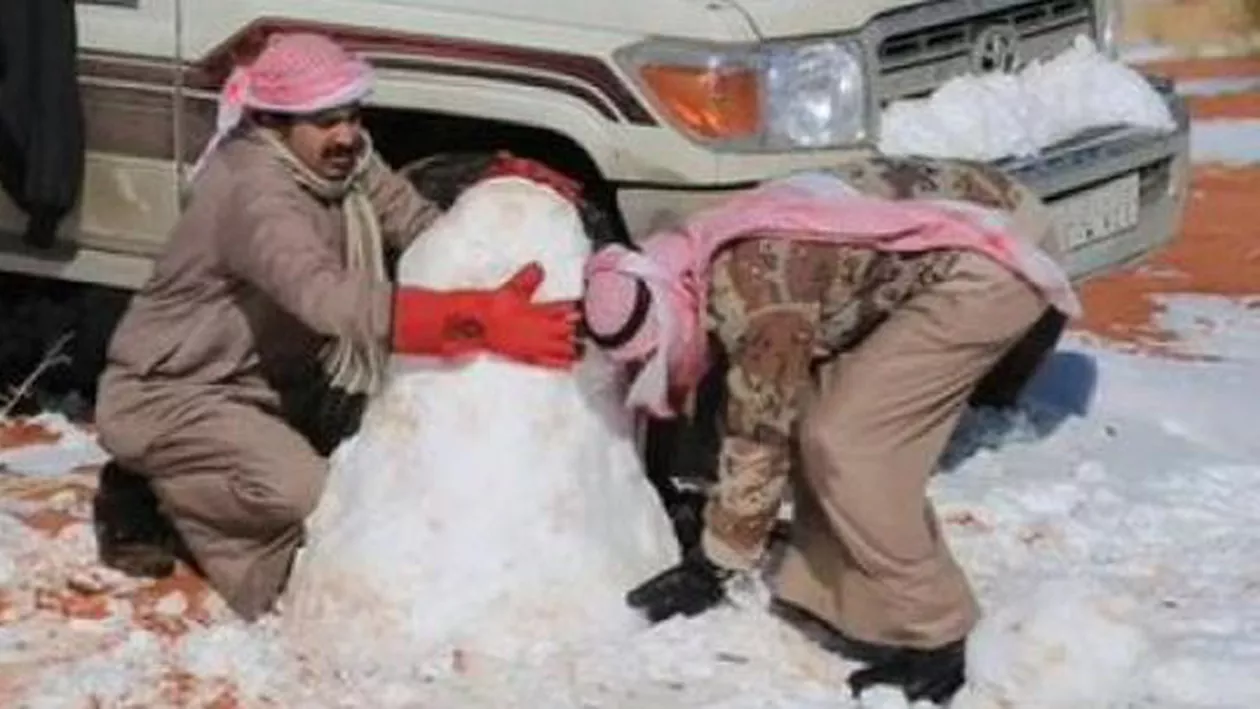 Prima zăpadă din Arabia Saudită, după 85 de ani (VIDEO)