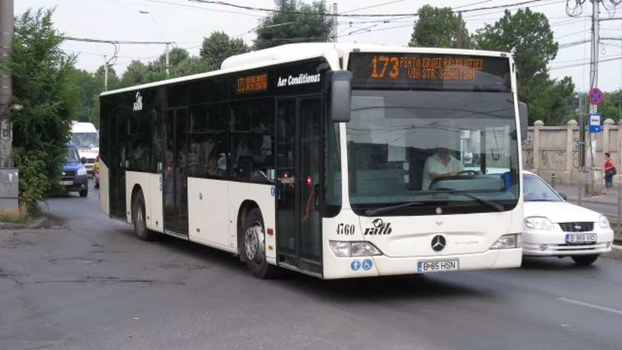Hărțuiește femeile din RATB, smulgându-le cerceii din urechi. Poliţia Capitalei cere ajutorul cetăţenilor (FOTO)