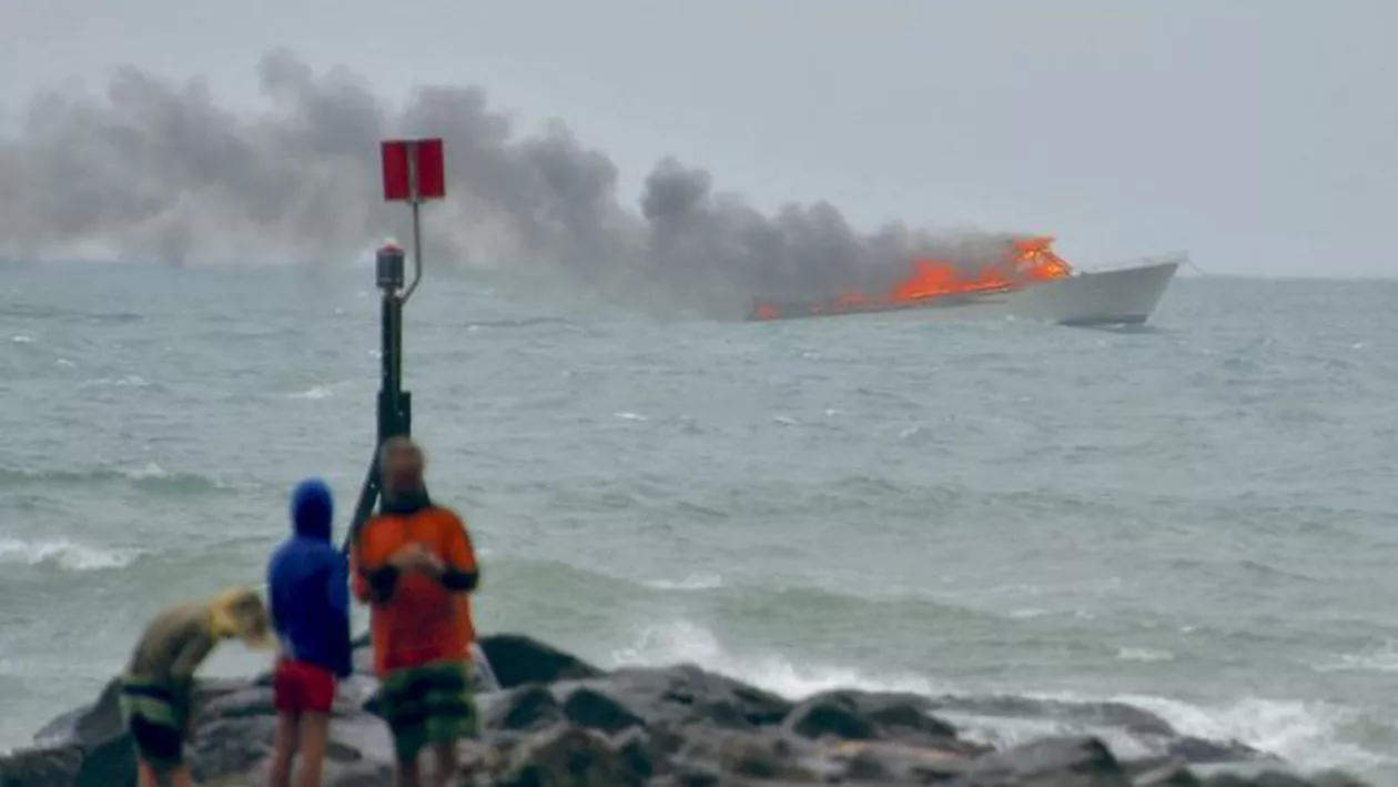 Noua Zeelandă: Un incendiu a izbucnit pe un vas turistic. Oamenii au fost nevoiți să sară în apă