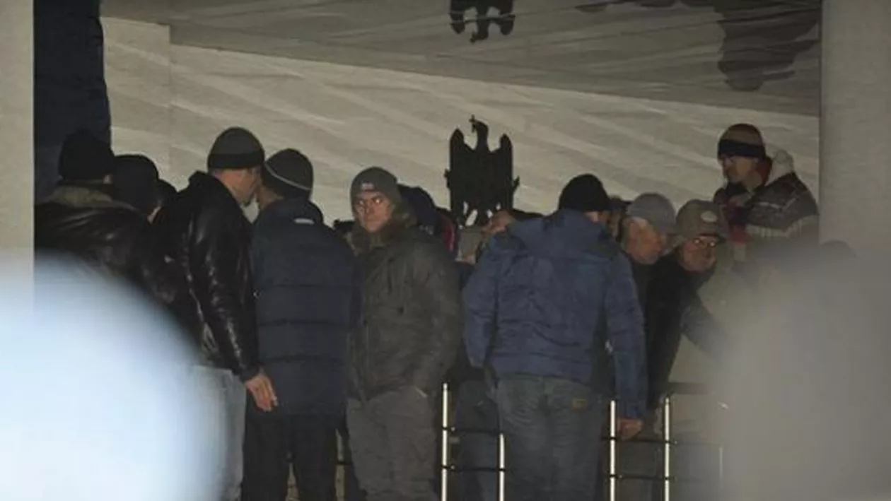 Oficial moldovean: Protestatarii cu fesuri negre sunt agitatori pregătiți de Rusia! (FOTO)