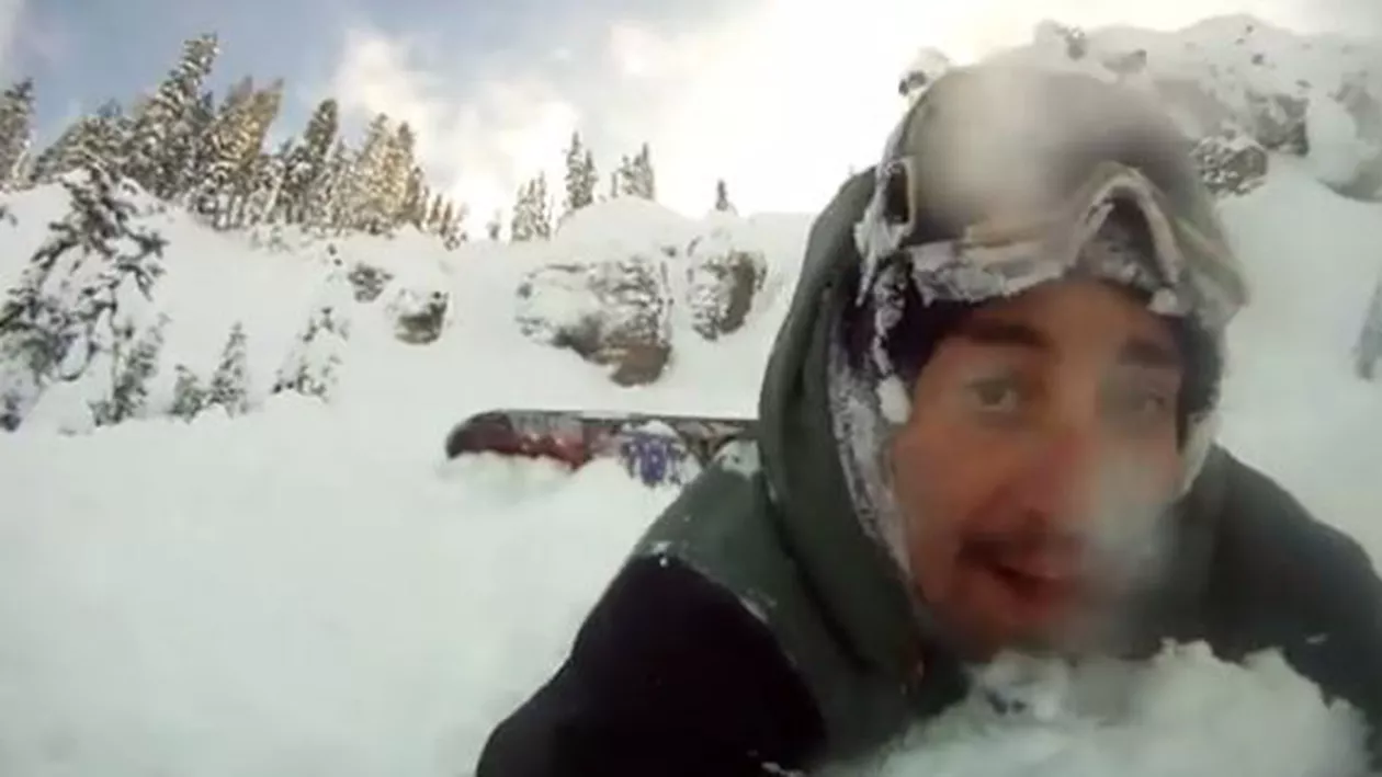 California: Un bărbat a filmat momentul în care a fost surprins de o avalanșă (VIDEO)