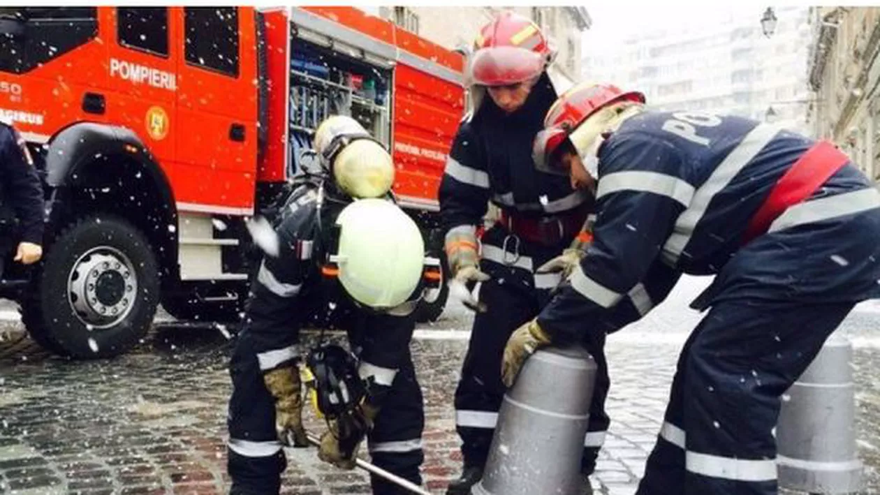 Intervenție ISU din centrul Timișoarei, îngreunată de pilonii puși pentru a moderniza Piața Unirii (VIDEO)