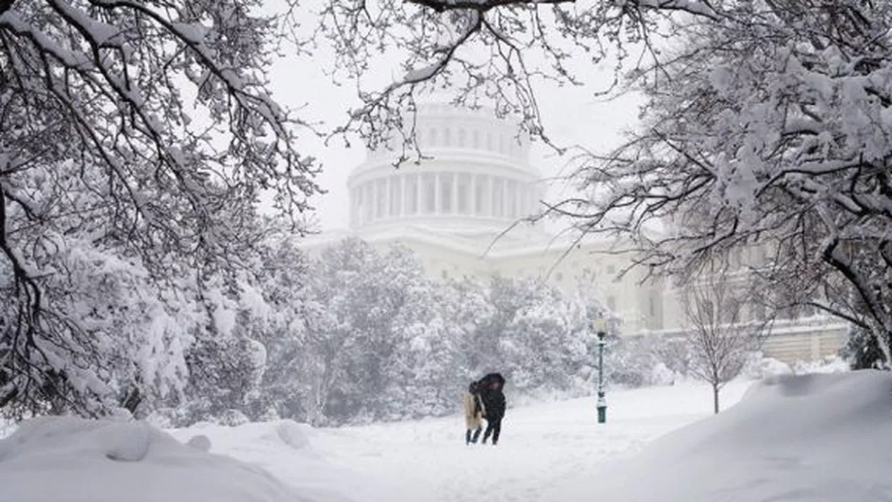 Haos în Washington, după o zăpadă de 2,5 centimetri: E o dezonoare națională și o rușine continuă că ne descurcăm atât de rău cu zăpada (VIDEO)