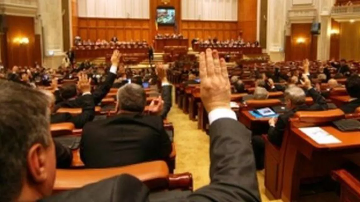 Topul chiulangiilor din Parlament, condus de un deputat din Caraș Severin: Rata de absenteism a alesului este de peste 90%