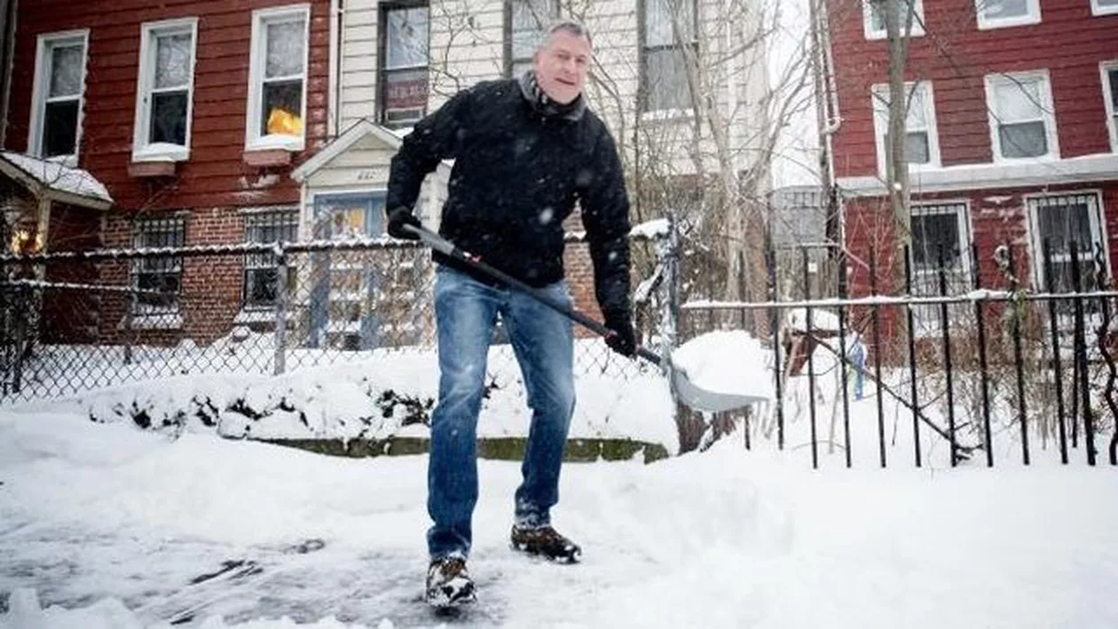 Primarul New York-ului le-a cerut locuitorilor să nu mai iasă din casă pe timp de viscol