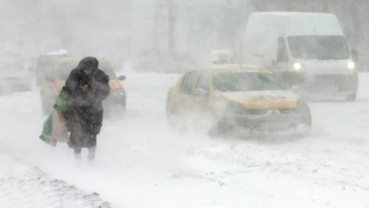 În 16 județe și în București, peste 12.700 de angajați MAI au acționat în perioada ninsorilor abundente