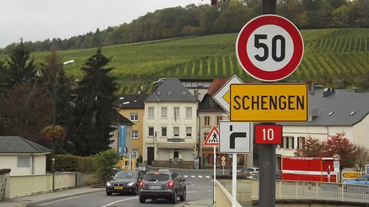 Austria amenință Grecia cu „o excludere provizorie” din spațiul Schengen