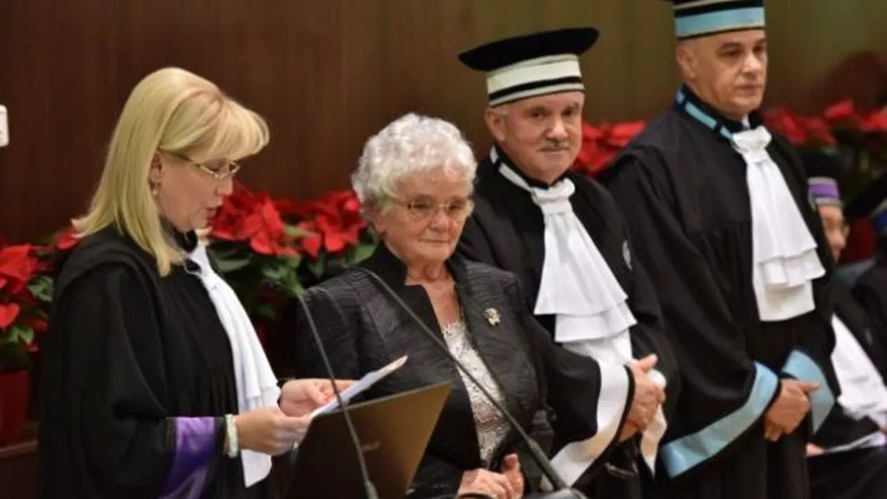 Burse de 10.000 de euro oferite anual de o pensionară studenților de la Universitatea de Medicină şi Farmacie din Cluj-Napoca