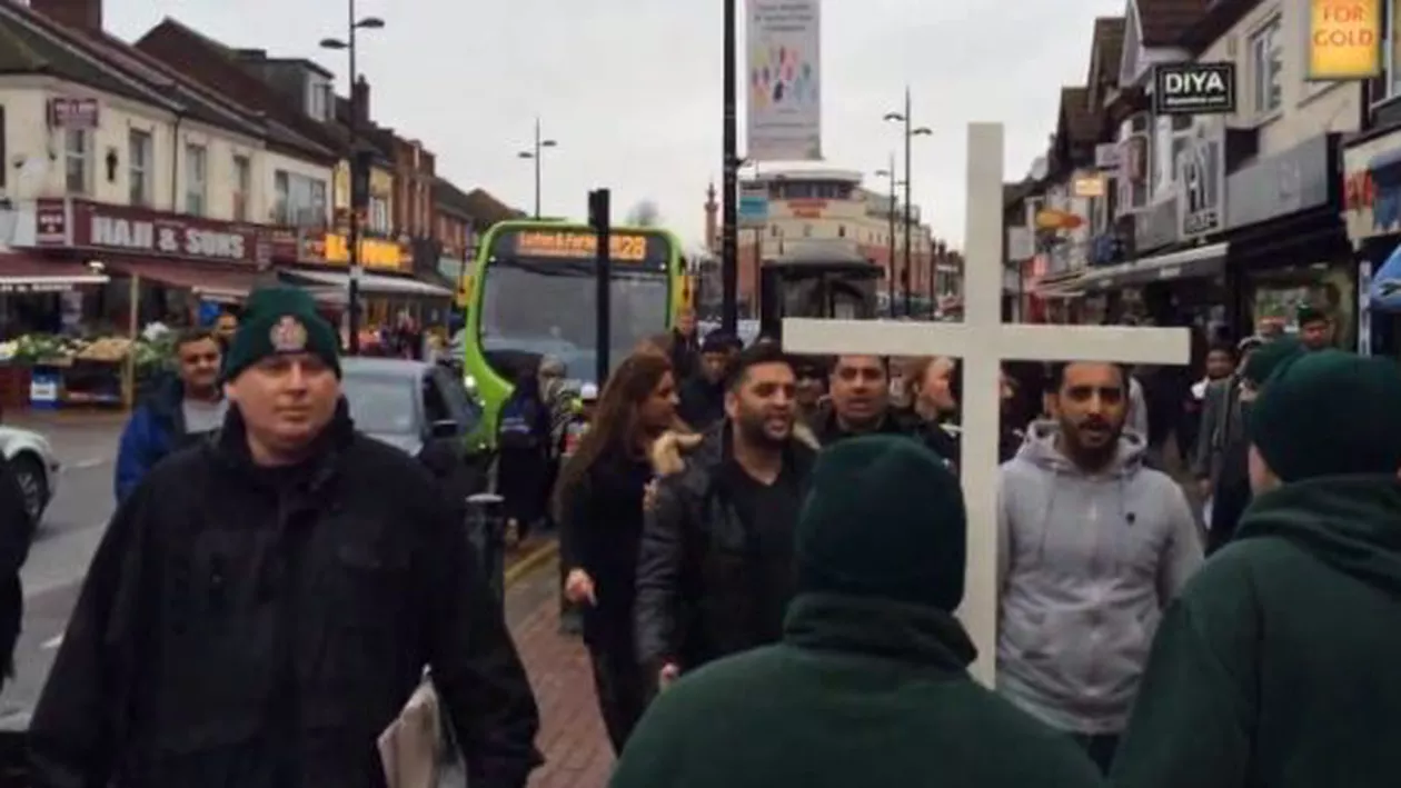 Patrule creștine într-o zonă islamică din Luton, Marea Britanie. În România, luptătorul K1 Daniel Ghiţă conduce "Patrula lui Vlad Ţepeş" (VIDEO)