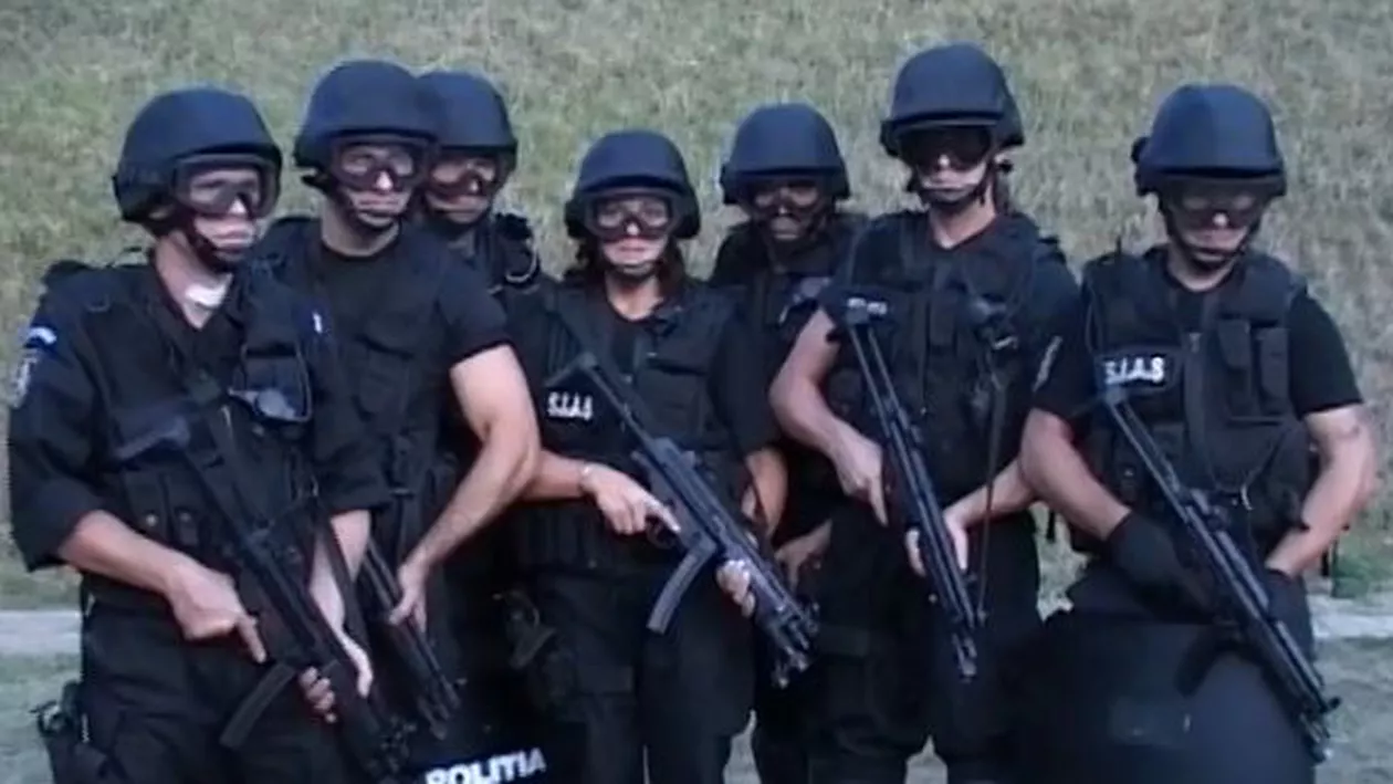 Antrenamente spectaculoase ale trupelor S.I.A.S. Mascații sunt puși la probe dificile pentru a face față situațiilor extreme (VIDEO)