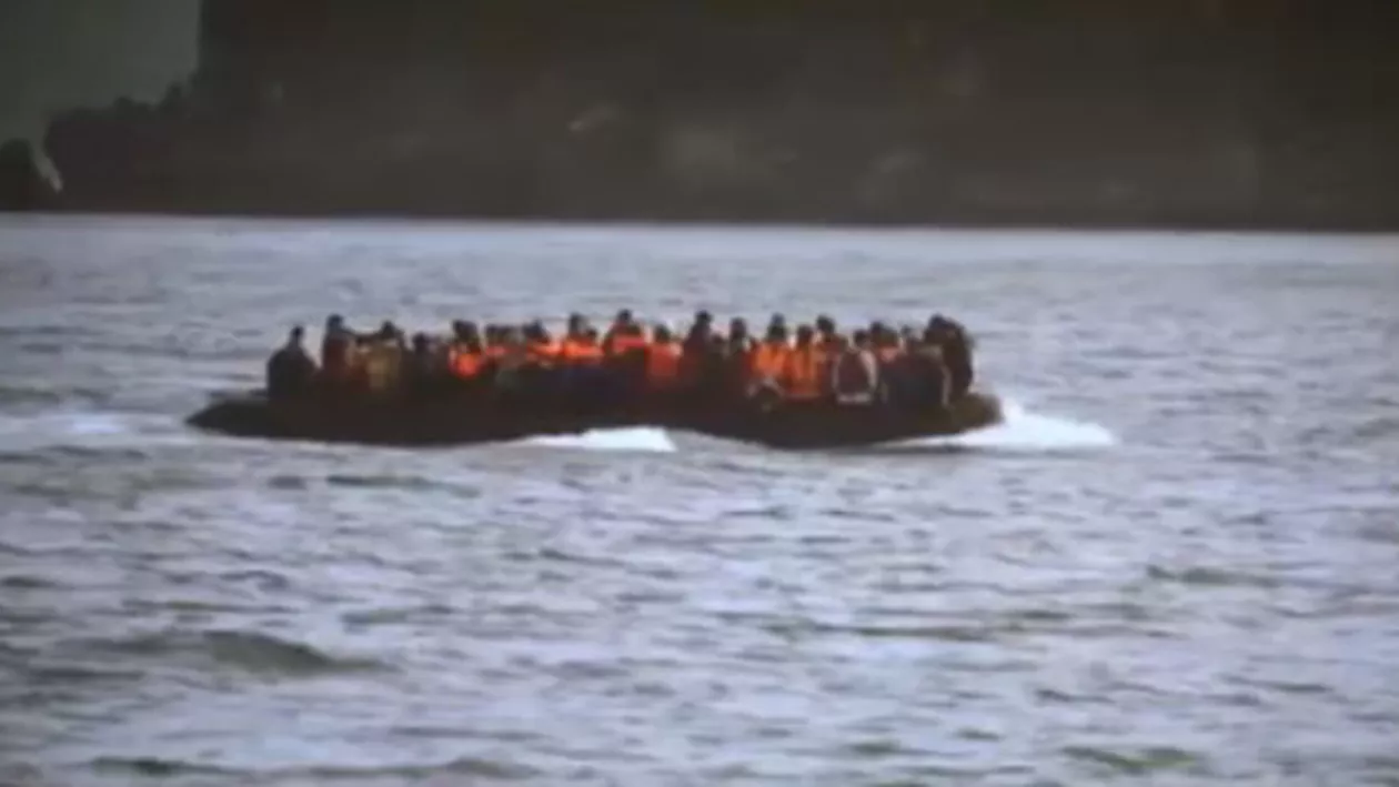 Refugiații își riscă viața pentru a ajunge în Europa: Zeci de migranți au fost salvați în zece operațiuni desfășurate în patru zile