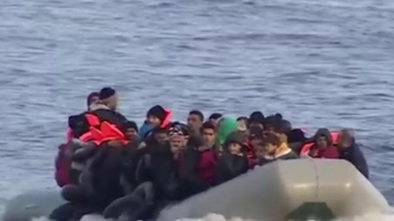 Un vas care transporta imigranți s-a răsturnat în apropierea insulei grecești Kos: Cel puţin şase persoane, inclusiv un copil, s-au înecat