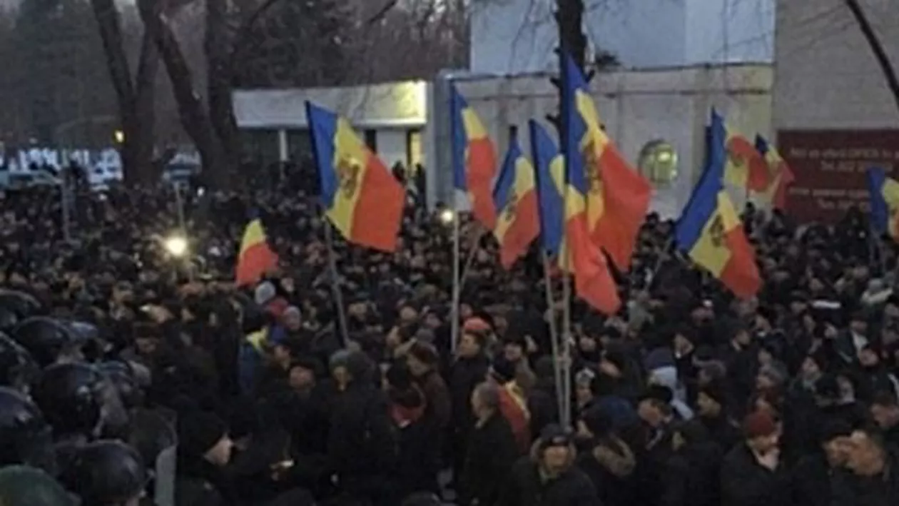 Republica Moldova: Opoziția va lua vineri o decizie, după ce a expirat ultimatumul dat de protestatari pentru dizolvarea Parlamentului și organizarea alegerilor anticipate