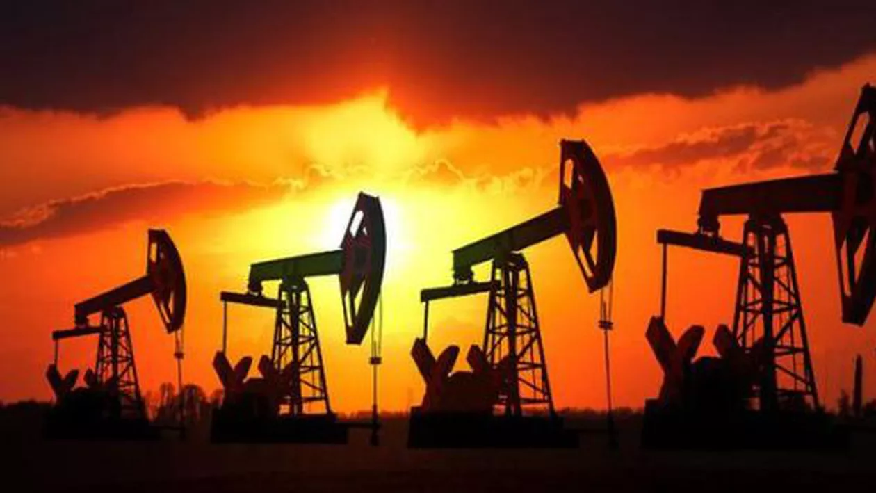 Azerbaidjan, prima victimă a crizei petrolului. Fosta republică sovietică ar avea nevoie de un ajutor financiar de urgenţă de 4 miliarde de dolari