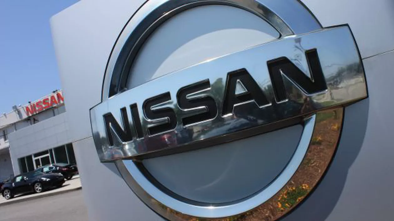 Nissan recheamă în service peste 900.000 de mașini din întreaga lume: Capota se poate deschide la viteze mari