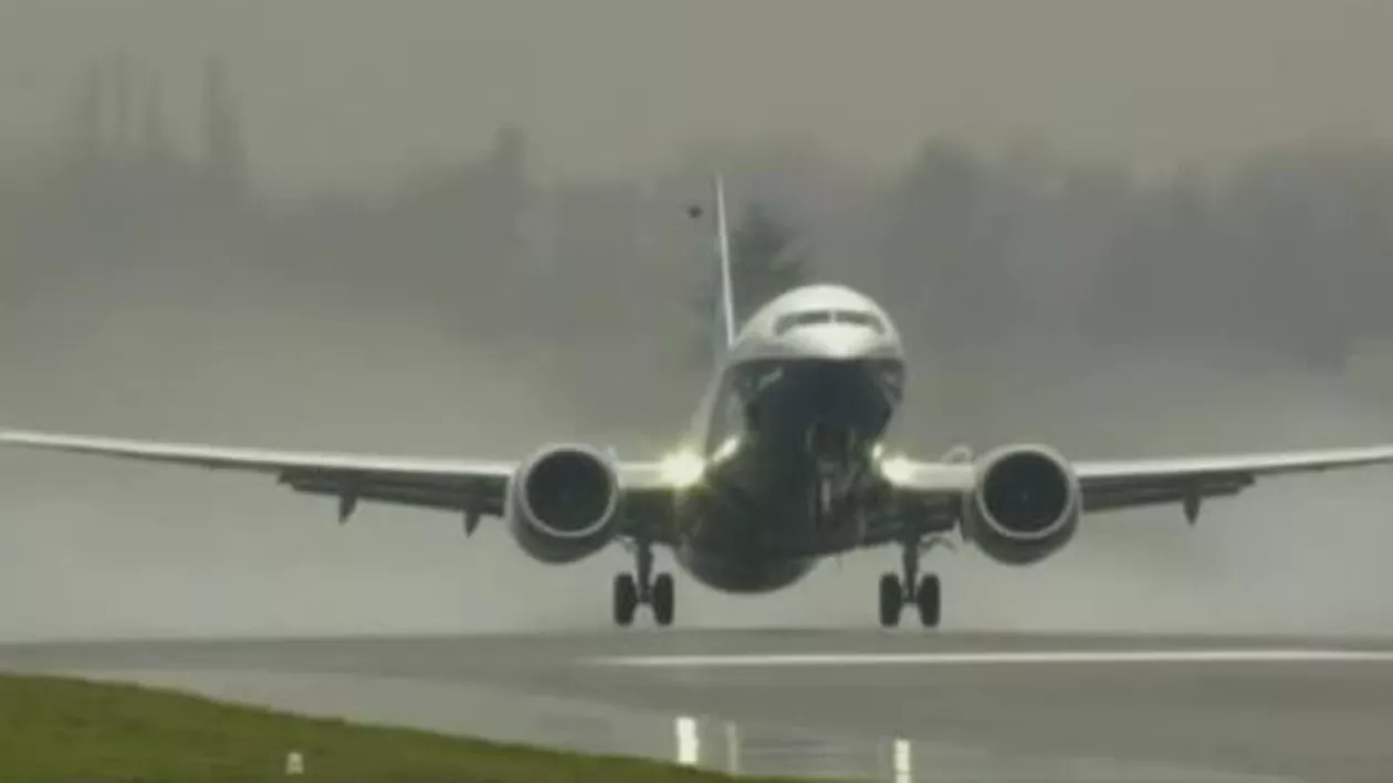 Noua versiune a Boeing 737 jet a decolat pentru prima dată în noua prezentare (VIDEO)