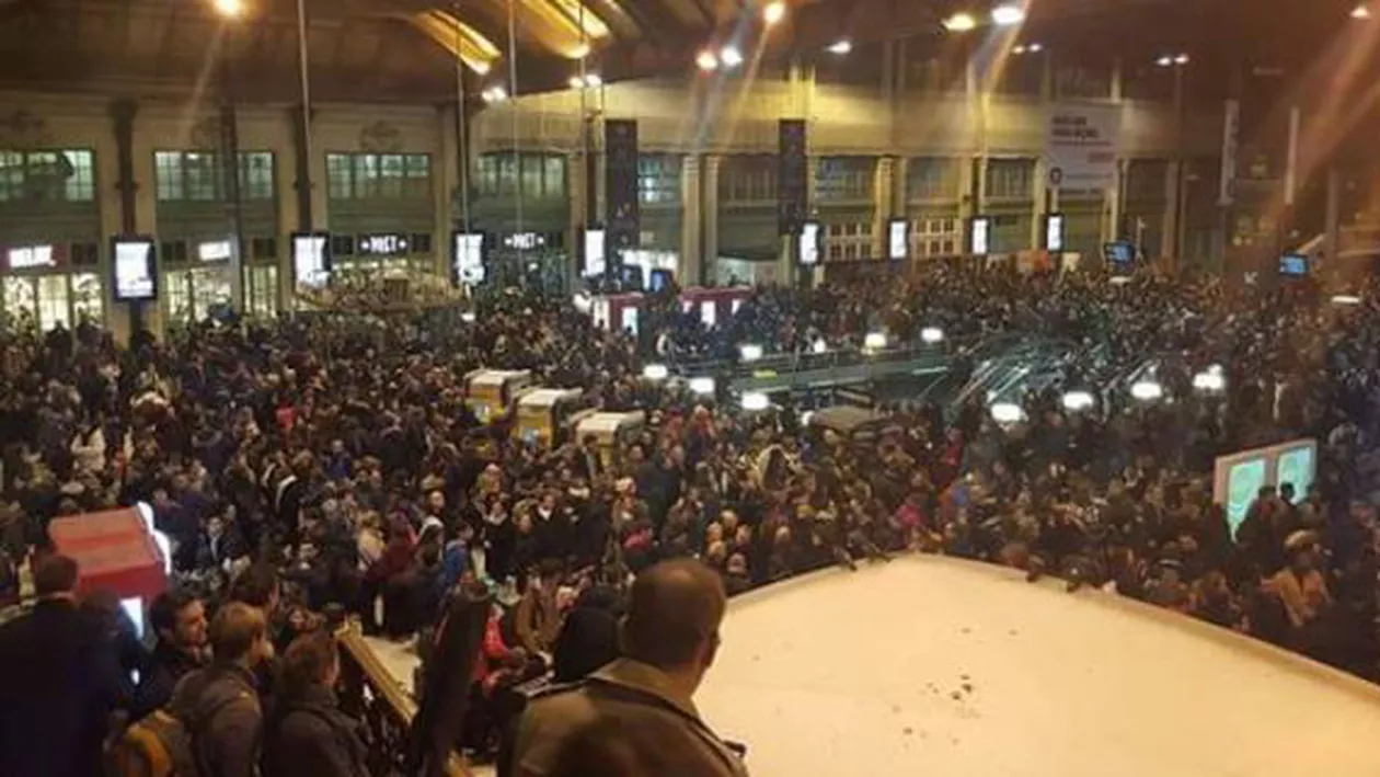 Sinucidere la Gara Lyon din Paris: 800 de persoane au așteptat opt ore punerea în funcție a unui tren de mare viteză