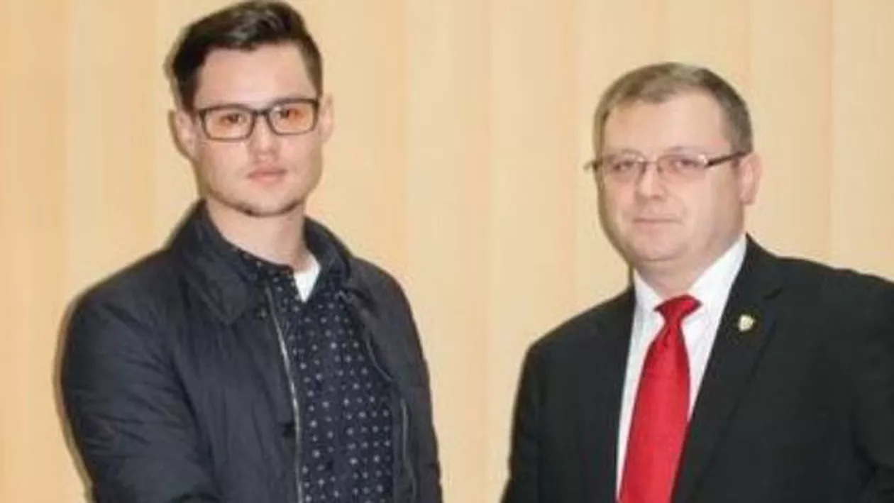 Spiritul civic nu a dispărut din România. Un tânăr a înapoiat un portofel găsit care conținea 3.300 de euro