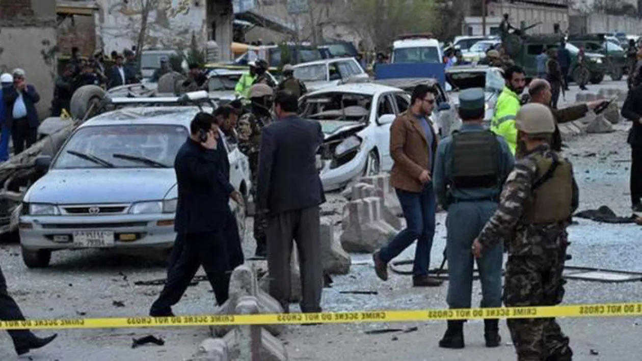 Atentat sinucigaș la o secție de poliție din Kabul: Zece persoane au fost ucise, iar alte 20 au fost rănite