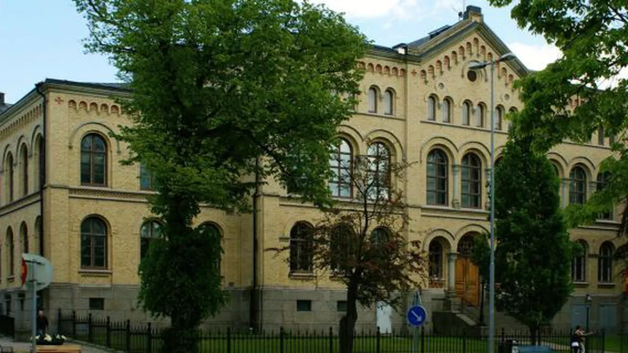 Explozie puternică la o școală din Suedia. Acoperișul clădirii a fost avariat