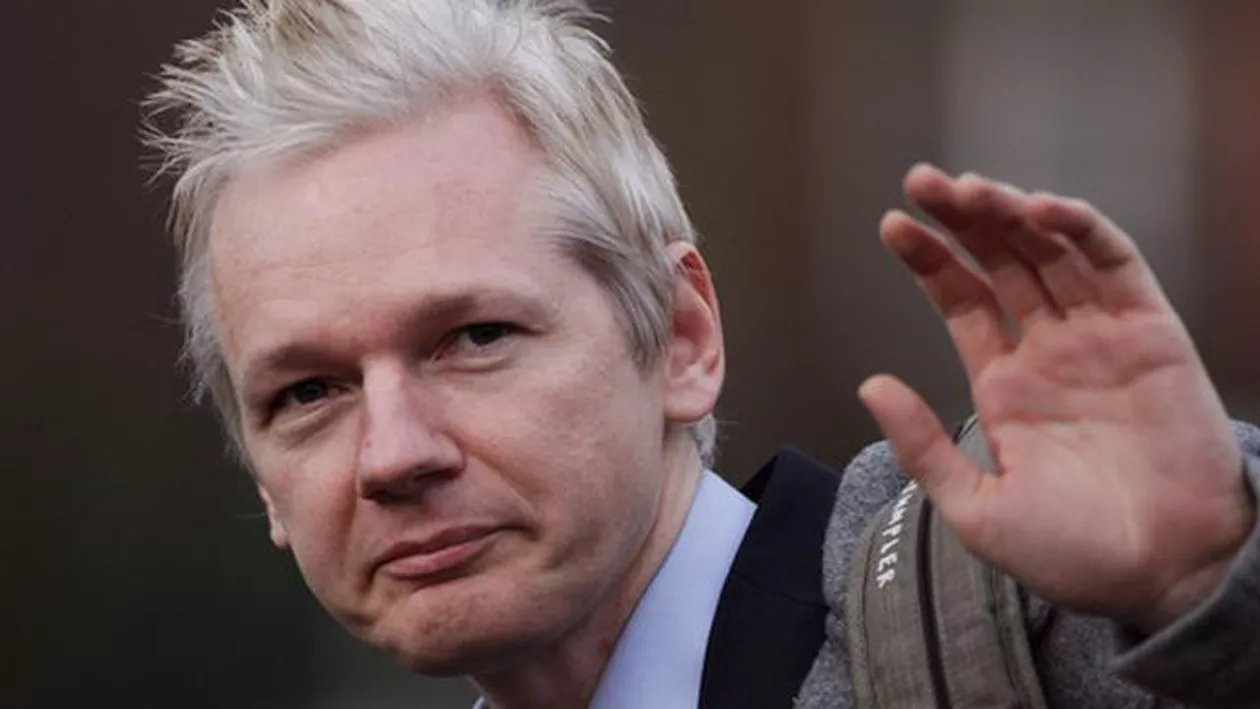Julian Assange, fondatorul WikiLeaks, se va lăsa arestat, dar cu o condiție
