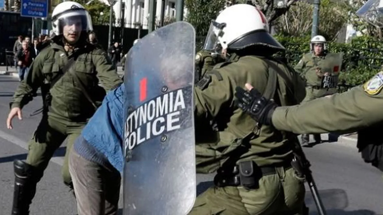 Violențe în Grecia în timpul protestelor împotriva reformei sistemului de pensii