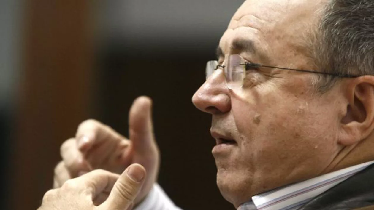Ion Cristoiu: "Binomul SRI-DNA mai are o singură posibilitate să-și corecteze greșeala: Să-l aresteze pe Gabriel Oprea!"
