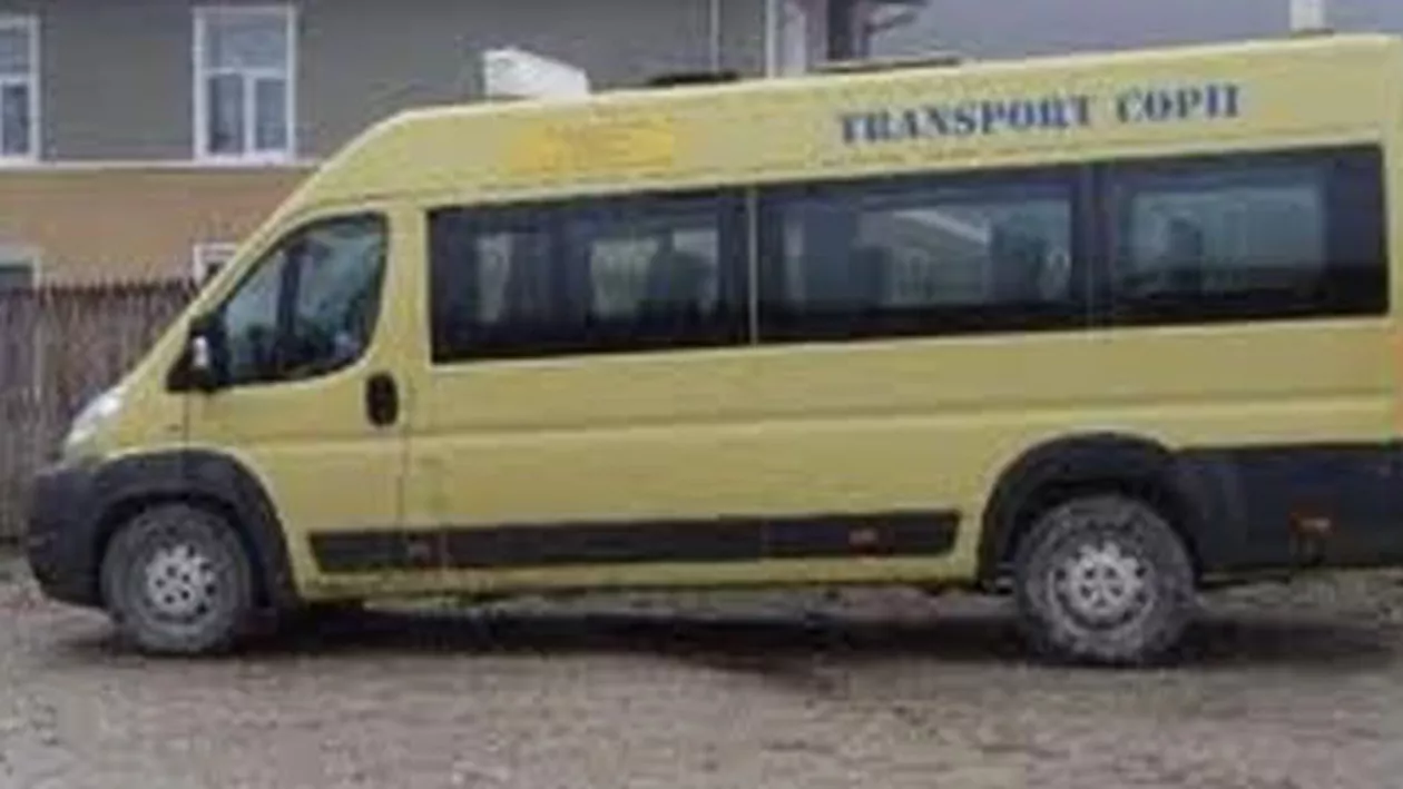 Buzău: Primarul unei comune a fost prins în timp ce conducea un microbuz şcolar, fără a avea permis de conducere adecvat (VIDEO)