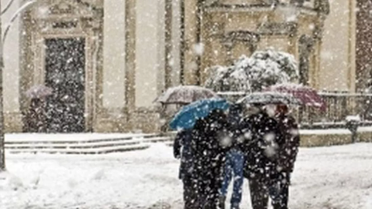 Luna februarie aduce două săptămâni de ploi și ninsori, dar temperaturile se vor menține ridicate pentru această perioadă a anului (VIDEO)