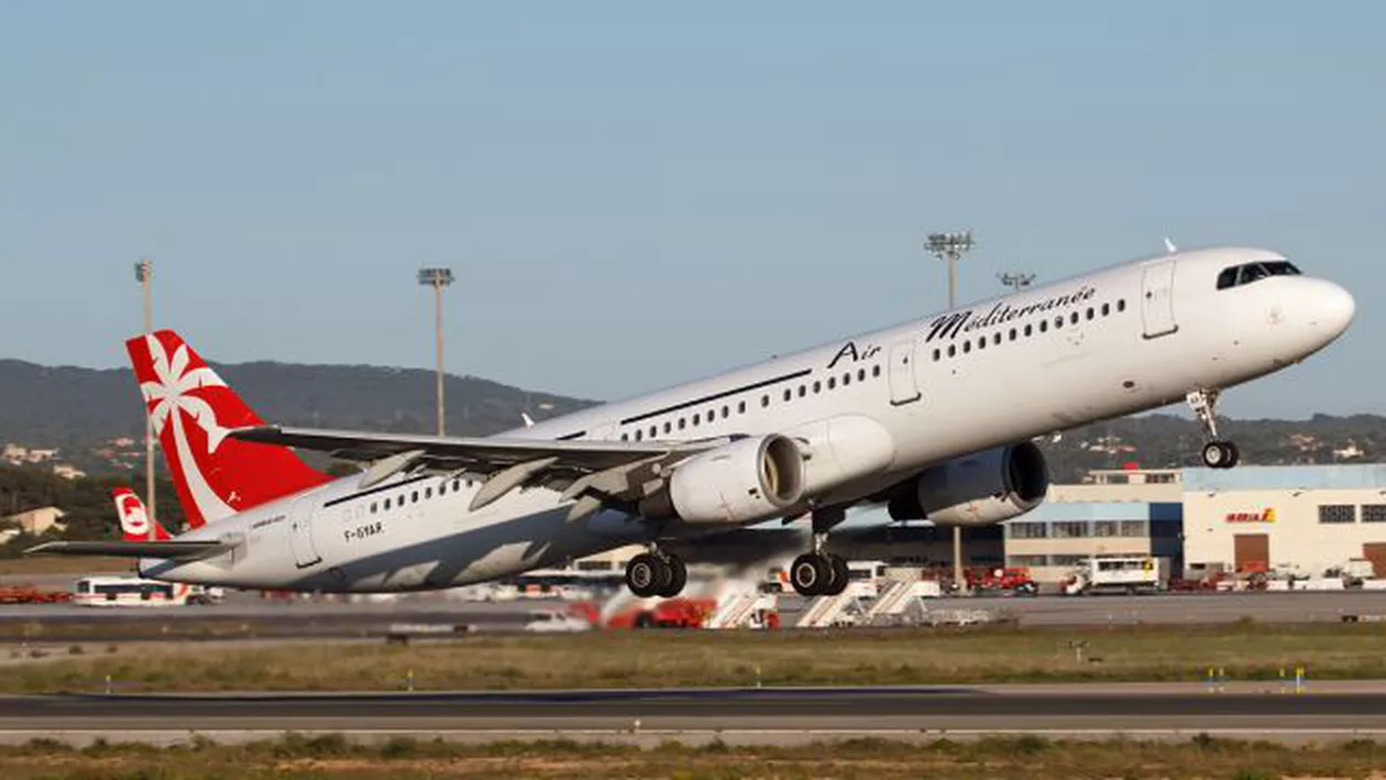 Franța: Un avion a aterizat de urgenţă, din cauza unui pasager violent