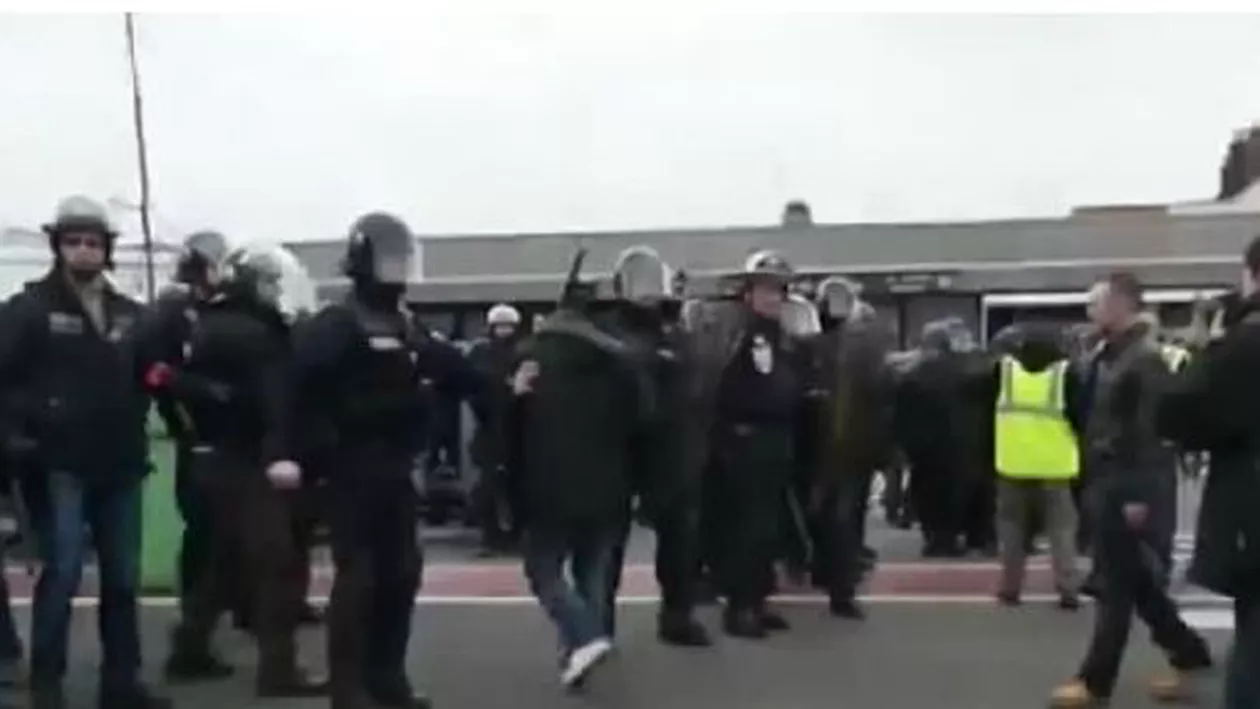 General francez, arestat la un miting antiimigrație (VIDEO)