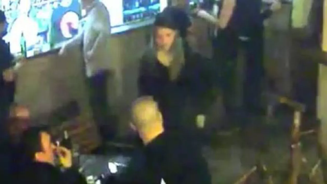 Jandarmul care a asistat pasiv în timp ce o salvamontistă era bătută s-a ales cu dosar penal