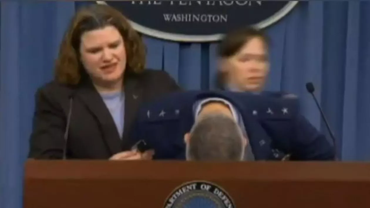 Situație tragicomică la Pentagon: Un general a leșinat în timpul discursului despre bugetul Air Force (VIDEO)