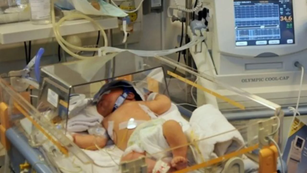 Anchetă în cazul bebeluşilor infectaţi cu bacteria E.coli. Poliţiştii ridică acte de la spitalul Marie Curie (VIDEO)