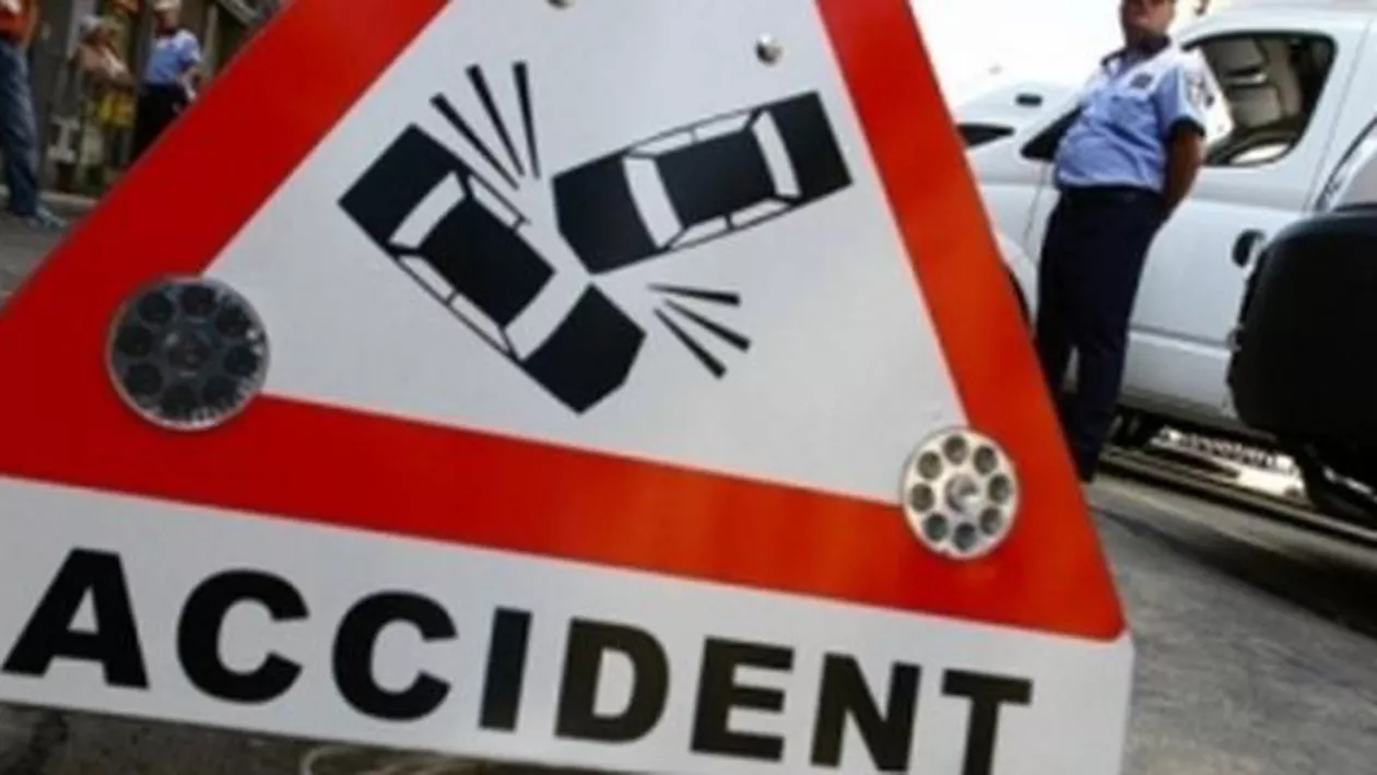 Capitală: Un autoturism s-a răsturnat, după ce a lovit un alt autovehicul care era parcat