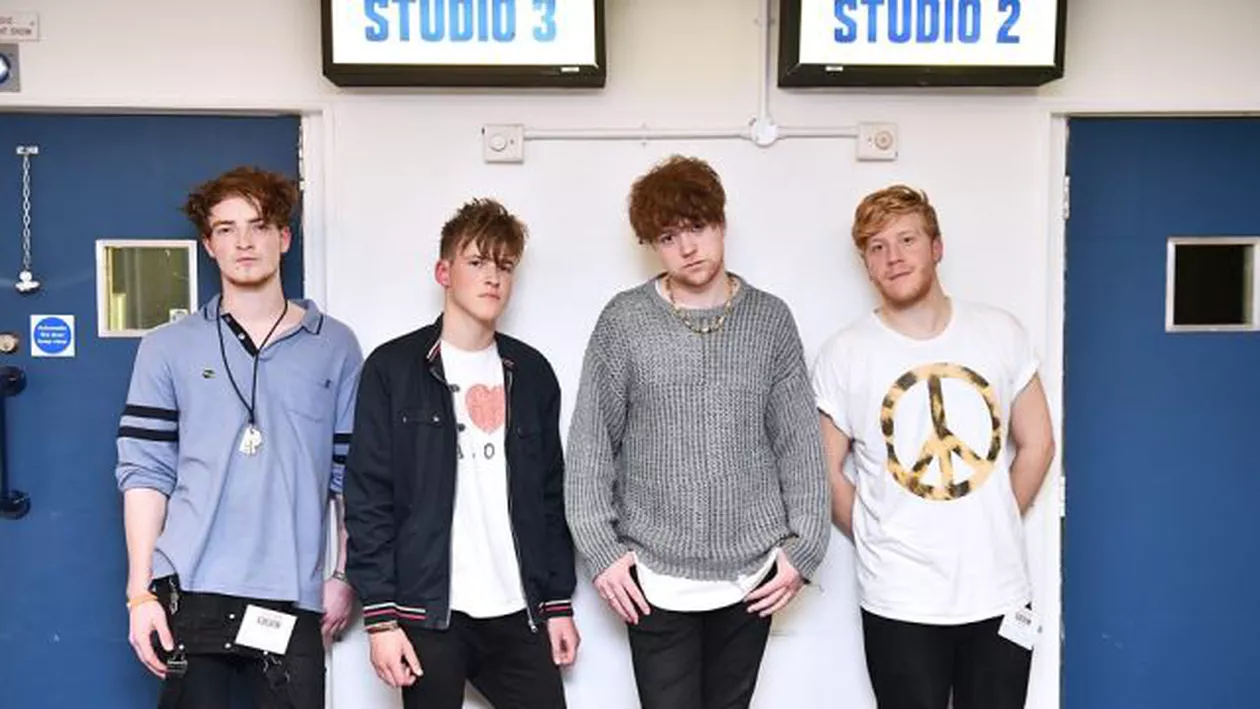 Membrii formației Viola Beach au murit în Suedia, după ce s-au răsturnat cu mașina de pe un pod (VIDEO)