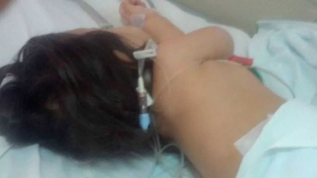 ”Așa arată copilul meu în timp ce autoritățile nu fac nimic. Și copiii voștri pot fi în pericol”. Mesajul disperat al unui părinte în cazul îmbolnăvirilor din Argeş (FOTO)